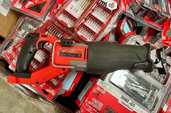 IMG_0002 Milwaukee Tool Pallets